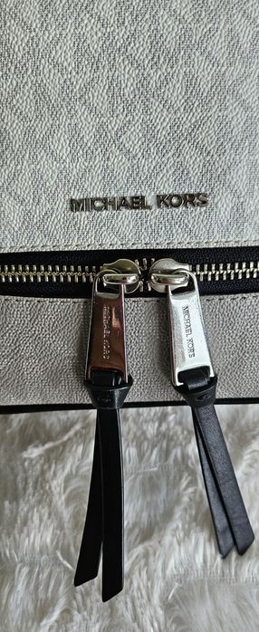 Sprzedam Piękny plecaczek Mini rhea firmy Michael Kors 

Plecacz