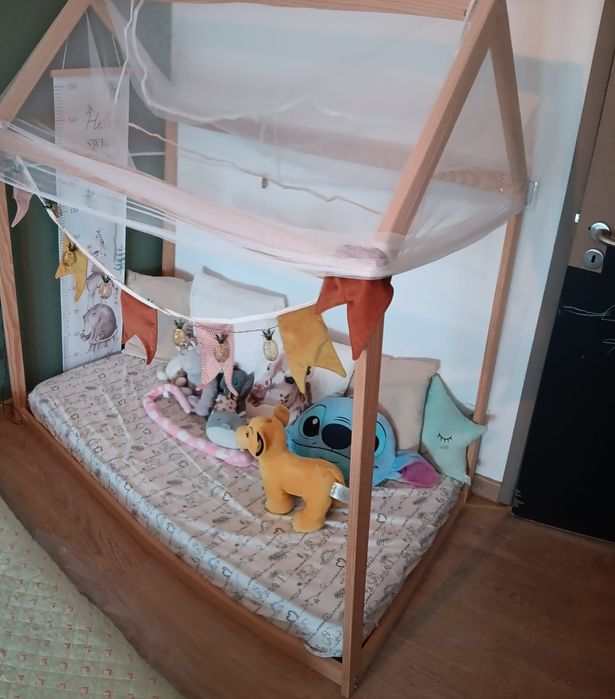 Cama de bebê , natural em madeira pinho