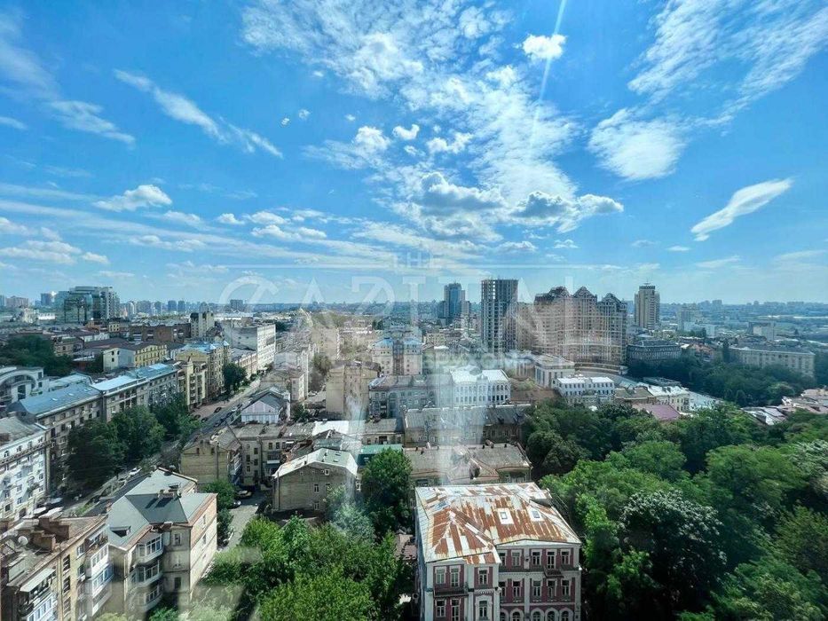 Продаж квартири, вул. Франка Івана, ЖК Ambassador House, Центр