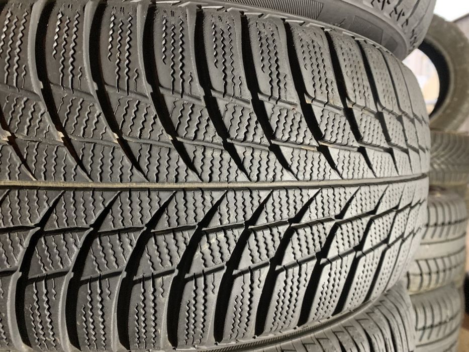 Шини б/у зима 205/55 R16 Bridgestone Blizzak LM-001