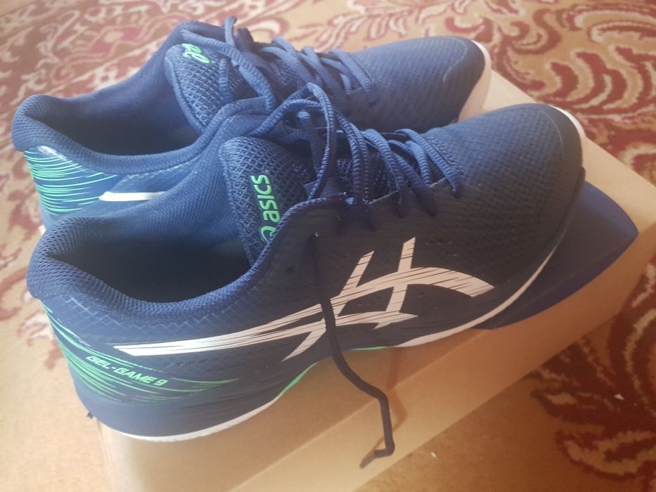 Buty do tenisa marki Asics