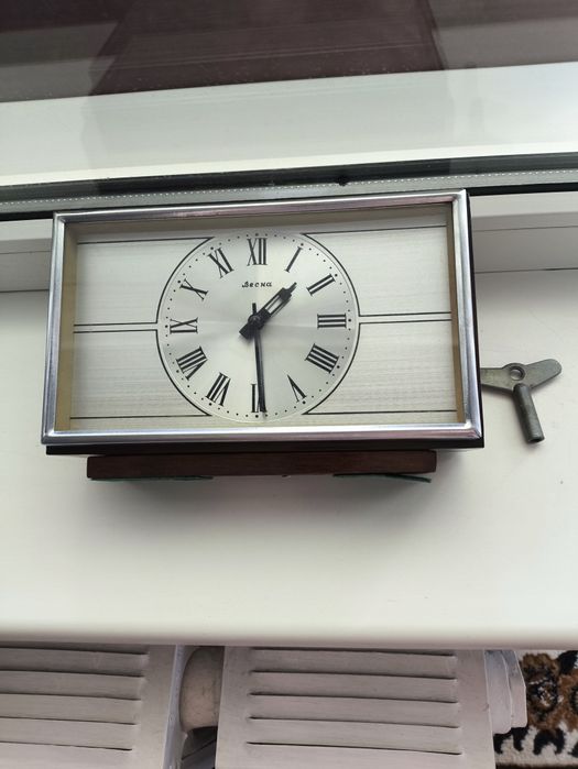 Часы янтарь в рабочем состоянии