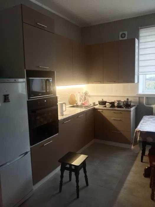 (13) Продам 2-рівневий будинок в с. Радісне