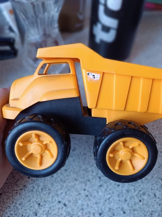 Вантажівка CAT самоскид