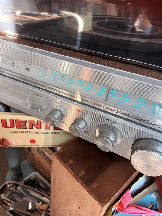 Aparelhagem Sanyo. K7,vinil e cartuchos