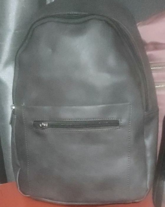 Mochila cinza senhora