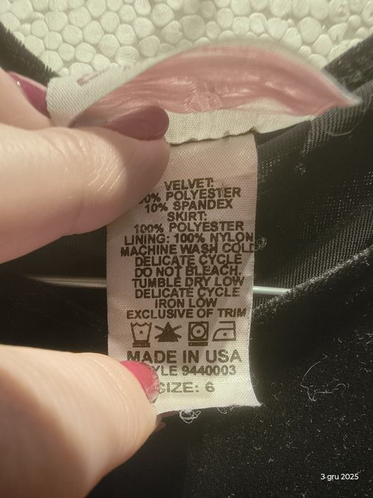 Śliczna elegancka sukienka z bolerkiem