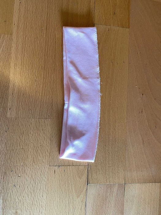 fita cor de rosa para cabelo