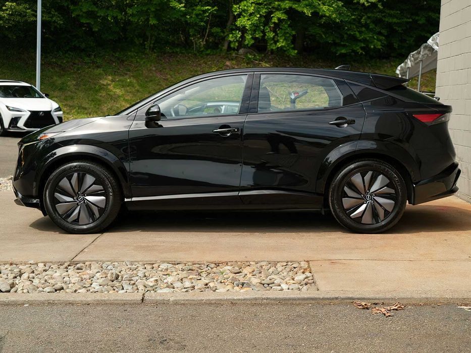 Nissan Ariya      2024