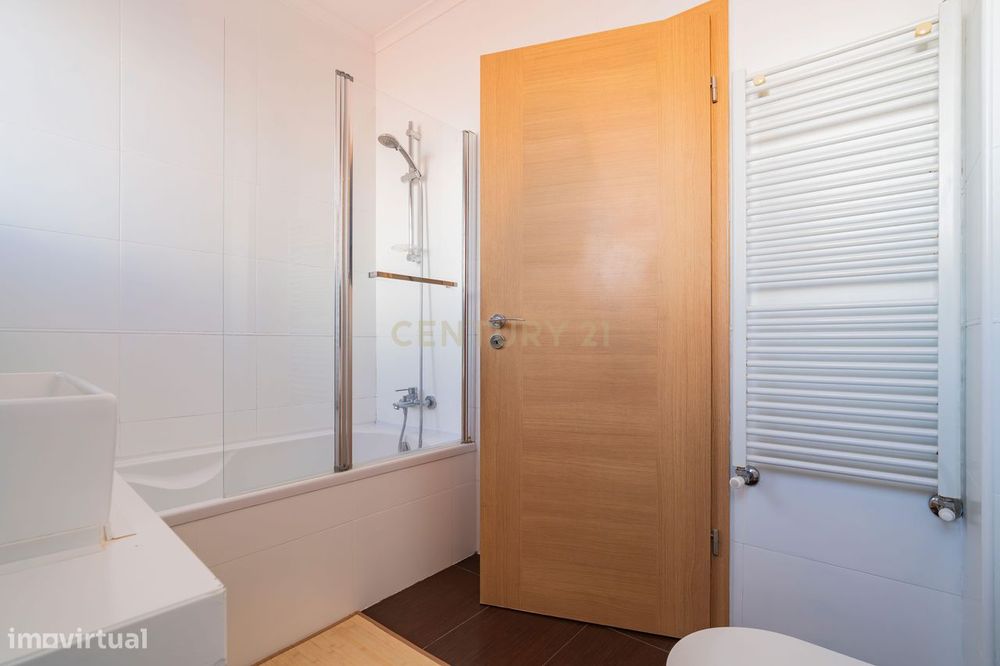 Apartamento T2 com garagem, churrasqueira e espaço exterior | Vieira d