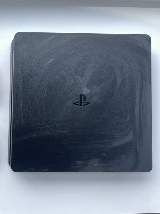 PlayStation 4 Slim 500GB + 2 оригінальні геймпади + зарядна станція