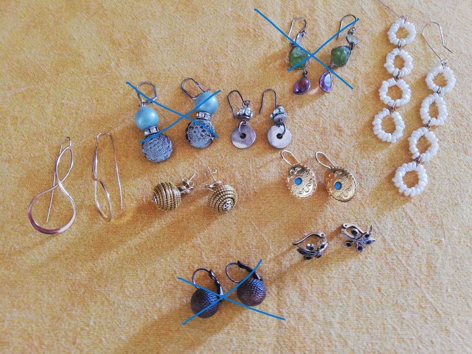 6 brincos compridos e curtos, prateado e dourado