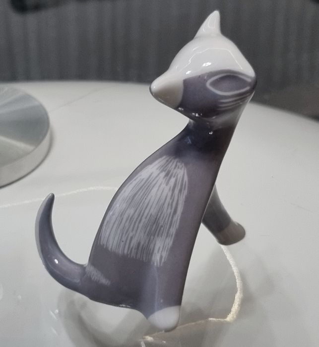 Sygnowana figurka Kotek mały Z. Kosicka Ćmielów, lata 50.