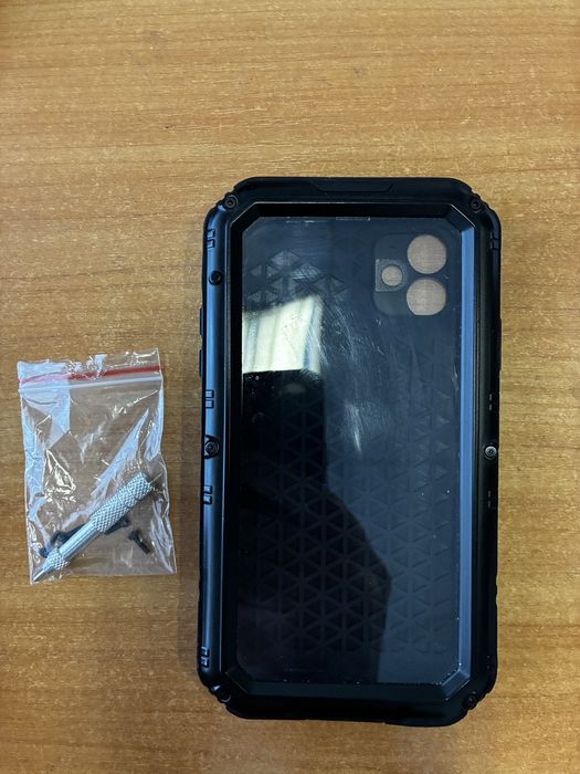 Продам  бронечехол на iphone11