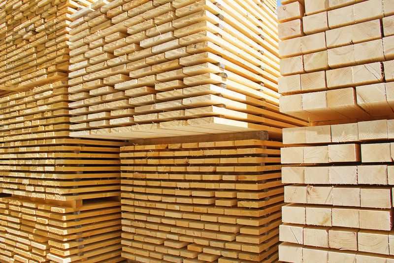 Пиломатеріали дошка кроква балка ліс на дах