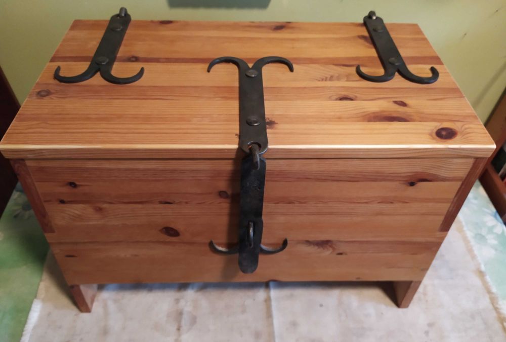 Skrzynia kufer replika XI wiek 64x30x43 cm