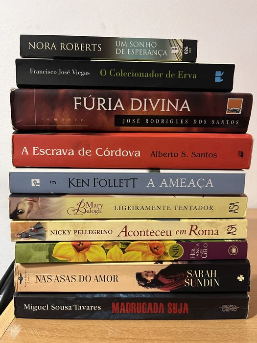 Vários livros disponíveis