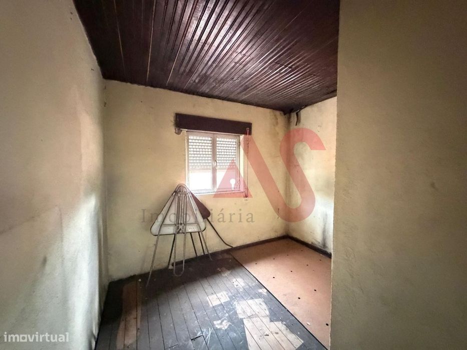 Moradia para Restauro com Terreno de 340 m² | Estorãos, Fafe