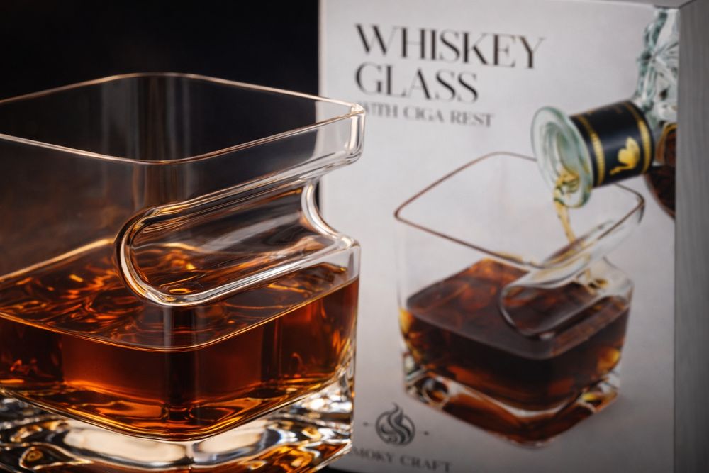 Szklanka do whisky z miejscem na cygaro