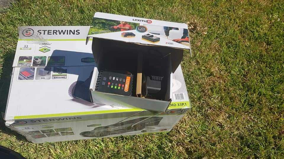 máquina de cortar relva a bateria