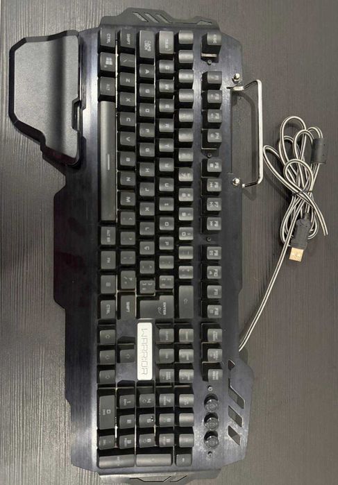 Oportunidade! HP Pavilion All-in-One 24-k0xxx em Excelente Estado + Teclado warrior com LED