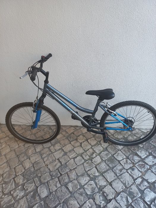 Bicicleta usada , em bom estado.