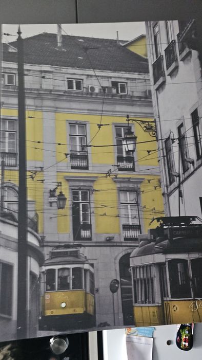 Tela sobre eletricos em Lisboa tamanho 73 cm altura por 50 comprimento