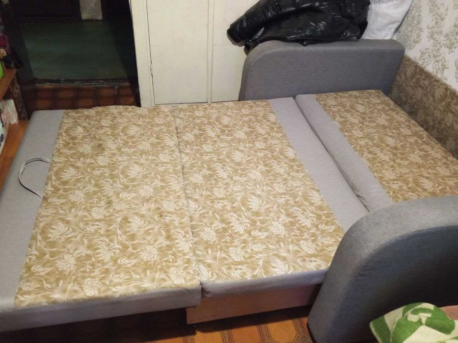 Продам компактный диван (софа, тахта)