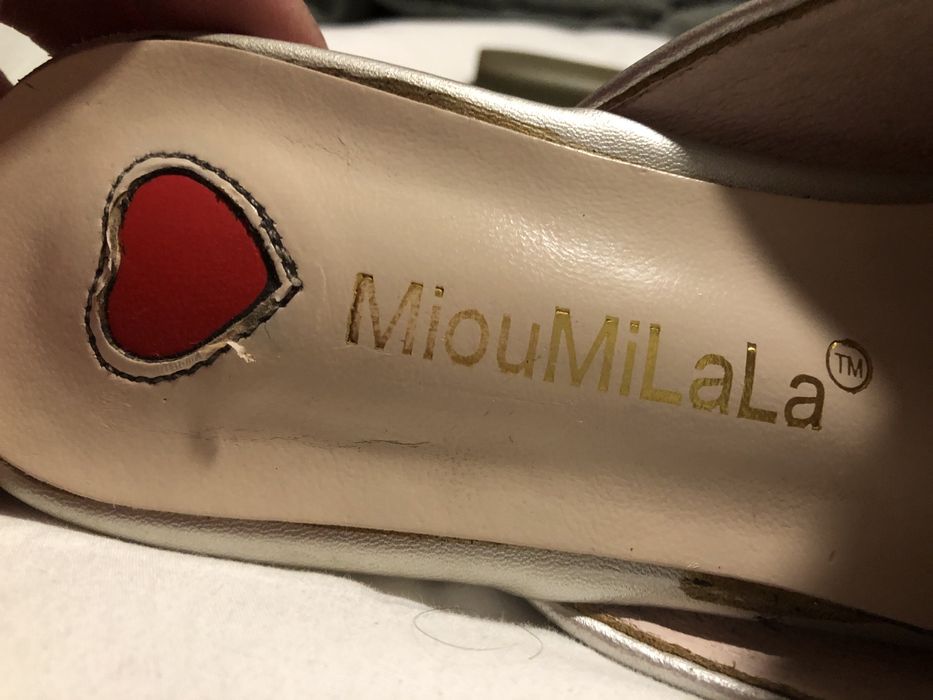 Chinelos  com brilhantes abertos atras