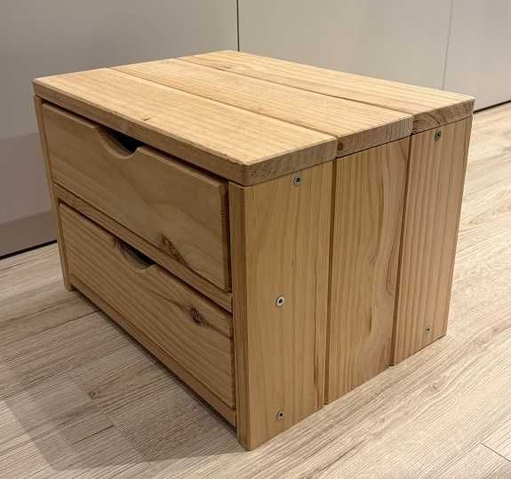 Mesa de cabeceira em pinho natural – estilo rústico