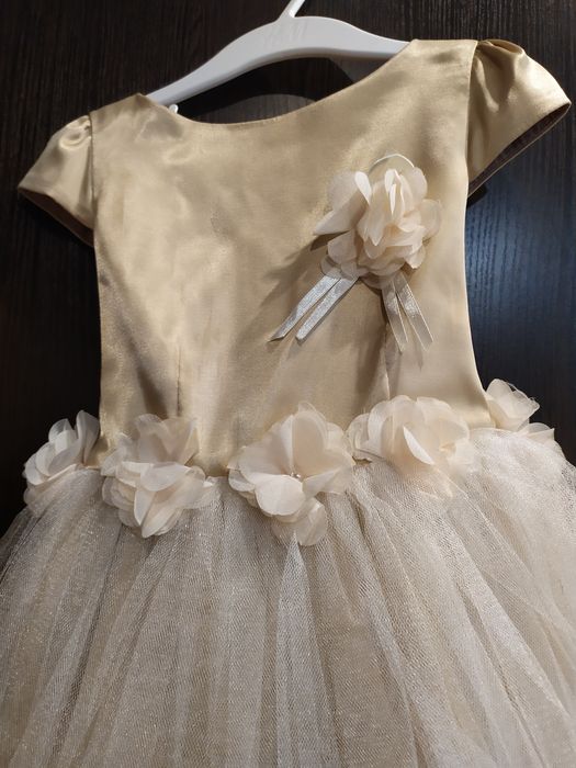 Нарядное платье на девочку