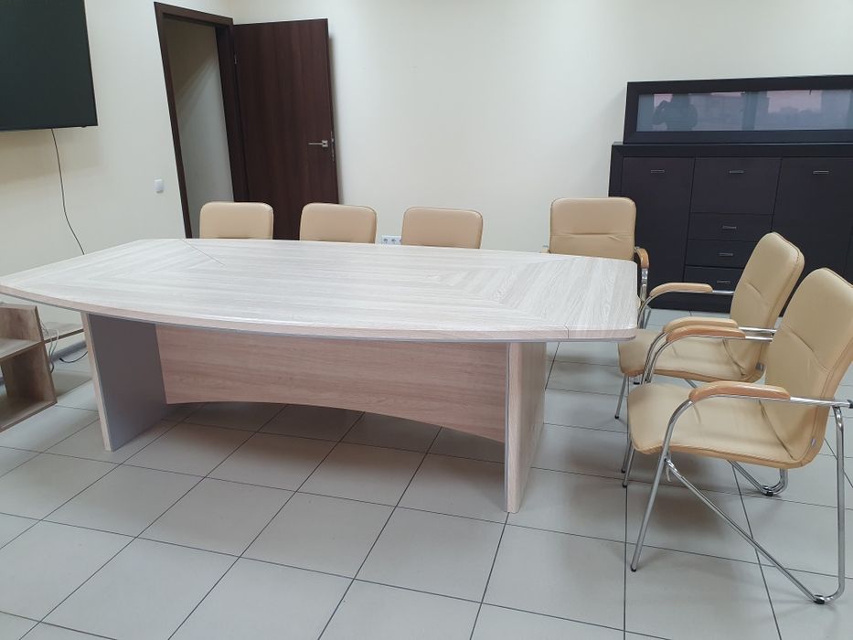 Продам великий стіл для конференцій