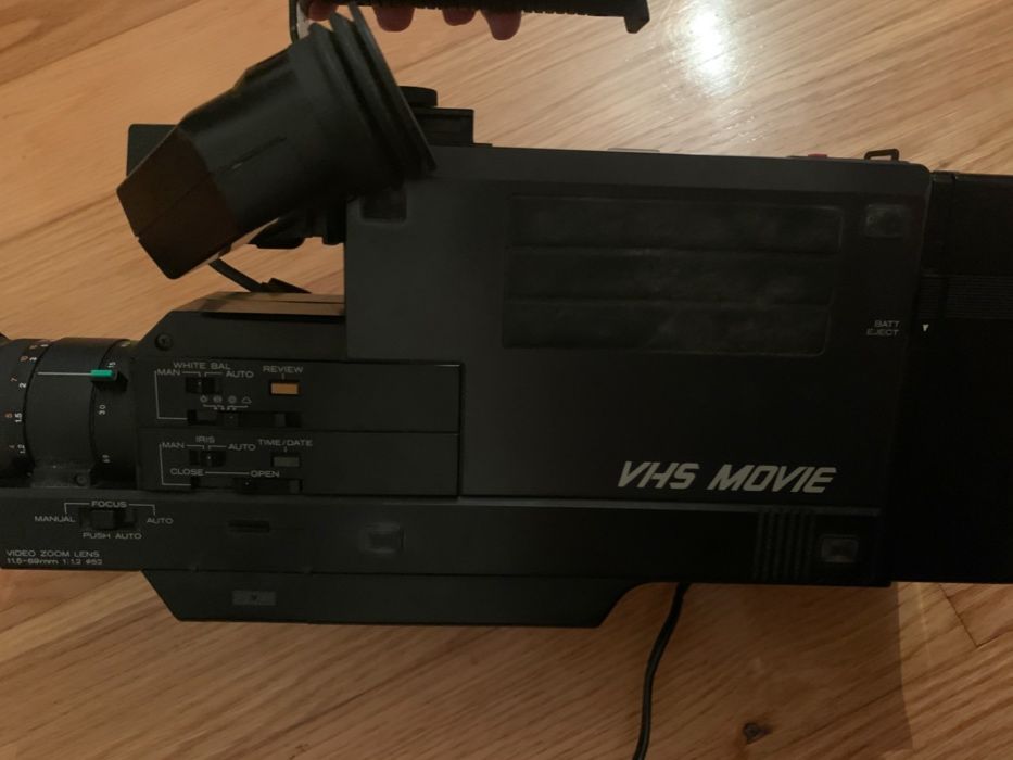 Camara de filmar Antiga - Hitachi + suporte