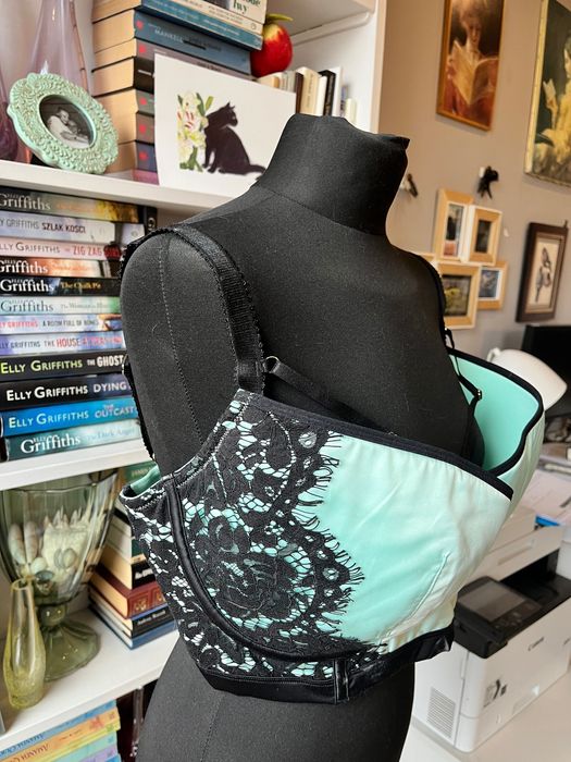 Piękny stanik z koronką