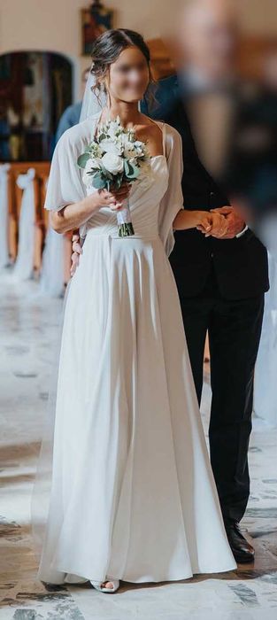 Elegancka, klasyczna suknia ślubna