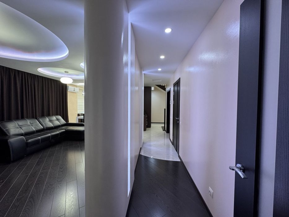 Продам 5 кімнатну квартиру. Лівий берег. Ремонт. Меблі. Техніка