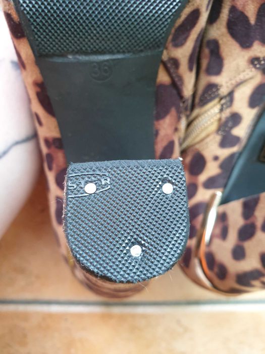 Botins Animal Print Salto Alto