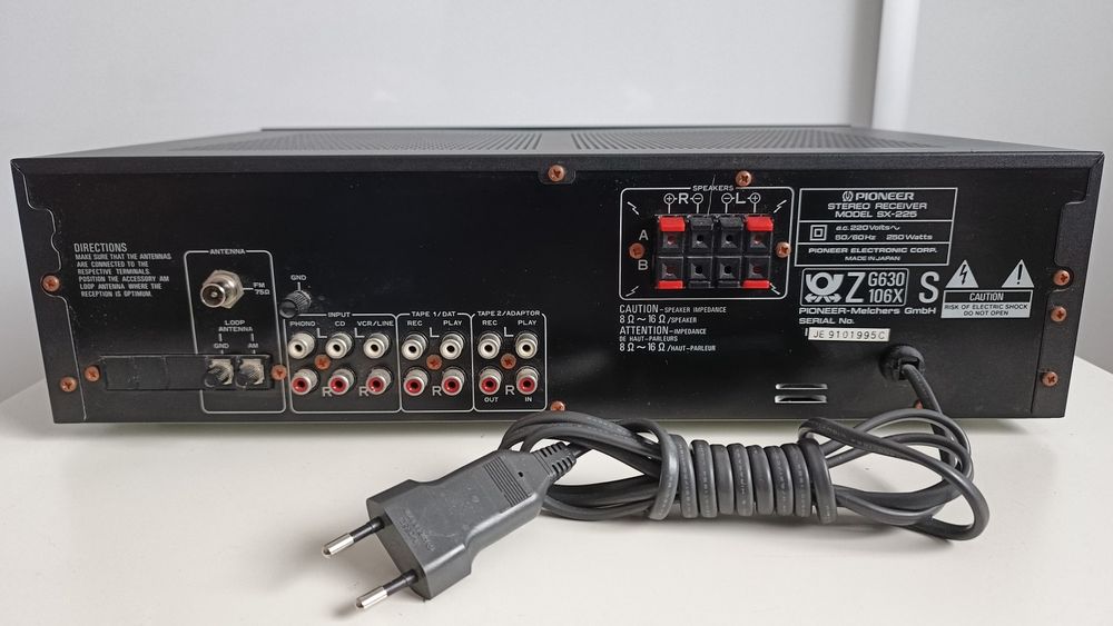Pioneer SX-225 – amplituner stereo vintage w super stanie.