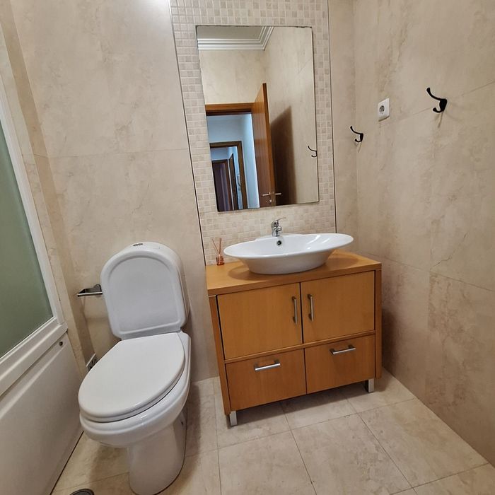 Apartamento T-2 +1,predio com elevador, piscina, zoma churrasco, park