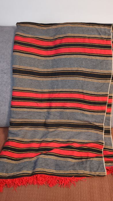 Kapa narzuta pasiak z czasów PRL-u