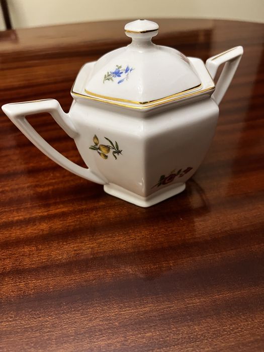 Servico de chá Vista Alegre, anos 60, completo e numerado