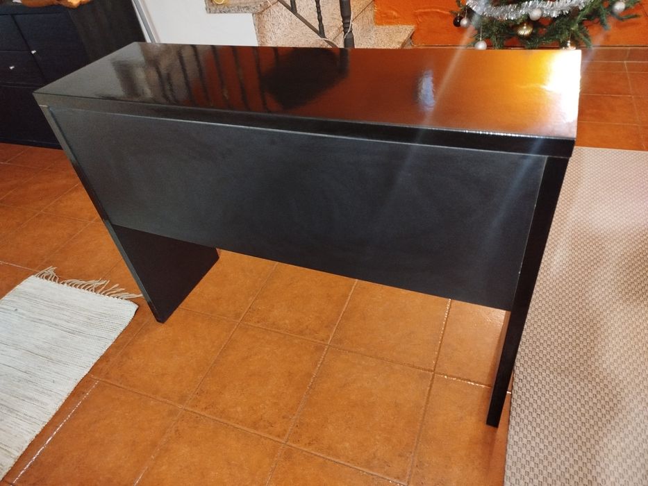 Consola de entrada preto brilhante