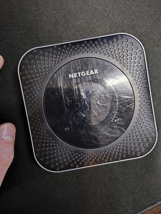 Router WiFi Netgear Nighthawk M1 MR1100  (Wi-Fi 5)