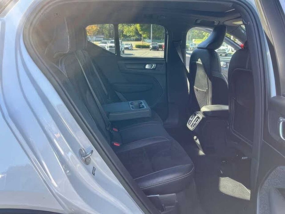 Volvo XC40 T5 R-Design      2022