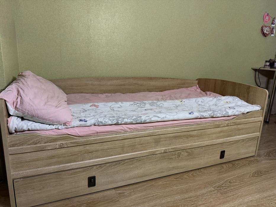Односпальне ліжко з матрацом