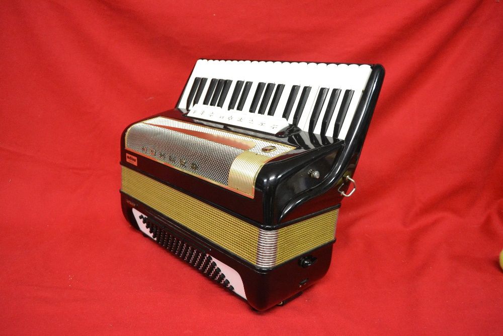 Acordeao Hohner Lucia IV P 4 Voz 96 Baixos, N. 112