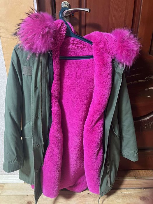 Парка крутая,мех натуральный, модная,в отличном состоянии.