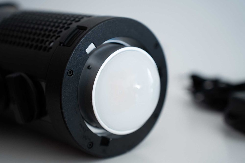 Godox SL150R RGB – Luz LED Profissional com mala e acessórios