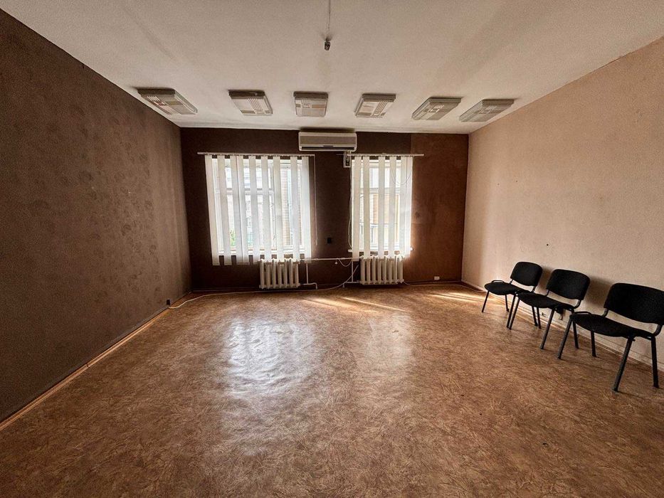 *Оренда офісного приміщення в центрі.