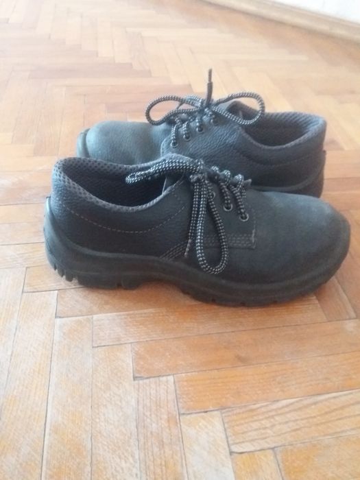 Ботинки с металлическим носком